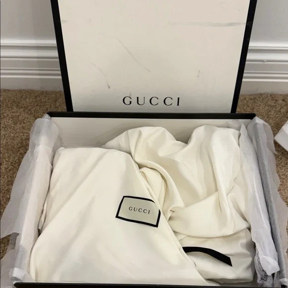 GUCCI Pearl Button Scalloped Ankle Boots Lambskin Leather Ivory 37 NWT - Picture 11 of 11